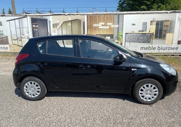 Hyundai i20 cena 17900 przebieg: 169000, rok produkcji 2012 z Książ Wielkopolski małe 137